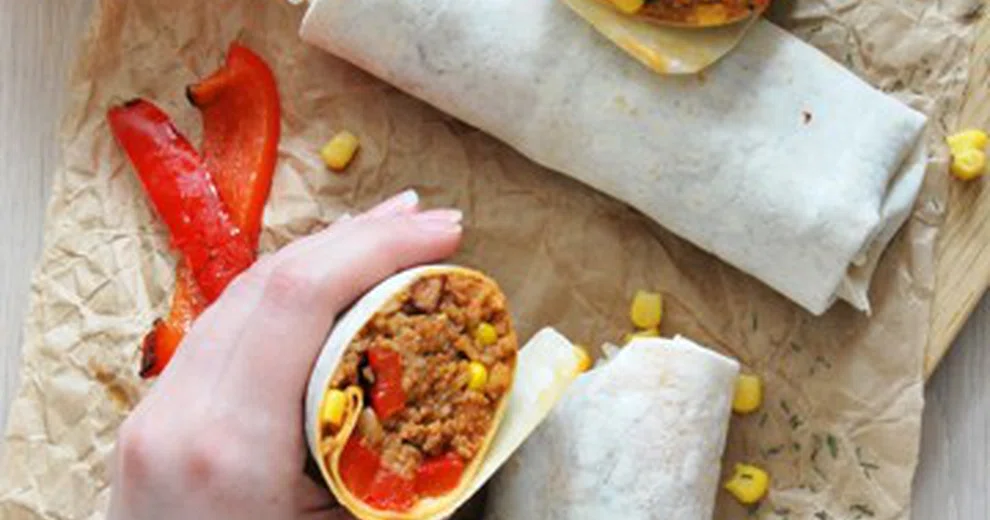 Burrito z mięsem mielonym fasolą i papryką Kobieceinspiracje pl