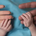 Wielkie zmiany dla rodzin! Rząd chce rozszerzyć urlop rodzicielski!