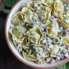 Sałatka z tortellini, szynką, porem i serem pleśniowym