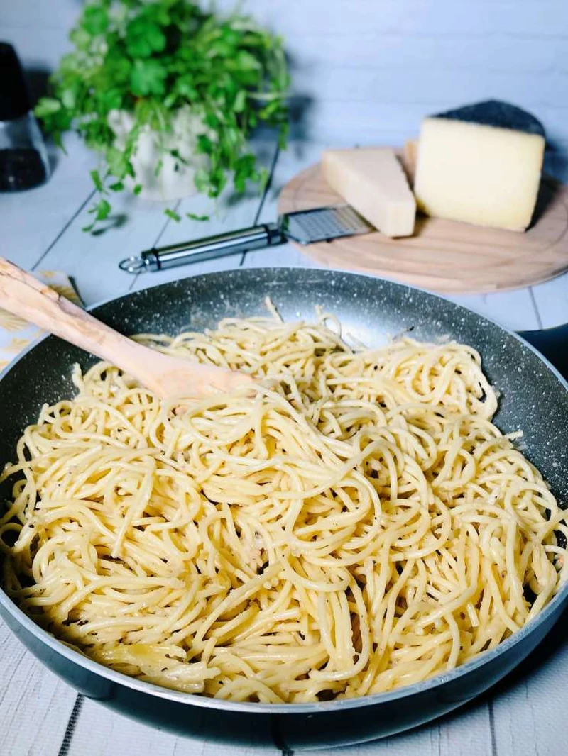 PONIEDZIAŁEK: CACIO E PEPE