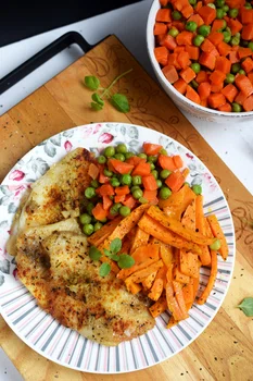 Ryba na parze z frytkami z batatów - fit obiad!