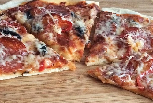 Pizza domowa z salami