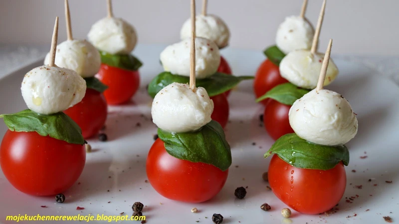 Koreczki caprese