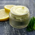 DIY Zrób swój łagodzący balsam z aloesu i żelu lnianego.