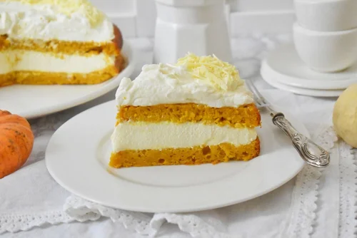 Tort dyniowy z kremem mascarpone