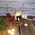 Deserowy shake z miodowym bananem i migdałami