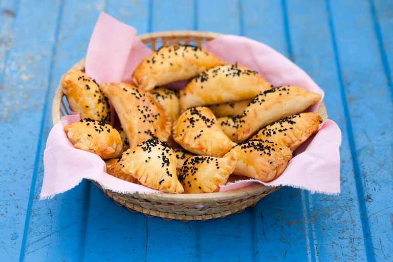PIEROŻKI Z KASZĄ JAGLANĄ I TWAROGIEM