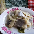 Śledzie w oleju, tradycyjne z cebulką. Błyskawiczny przepis.