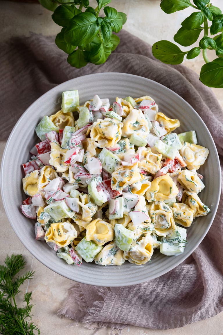 Sałatka z tortellini i rzodkiewką