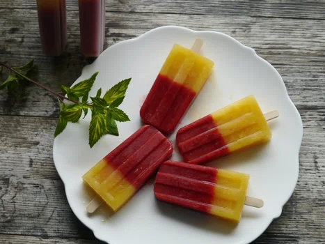 Lody truskawkowo-pomarańczowe na patyku