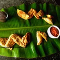 Wegetariańskie Empanadas na liściu bananowca