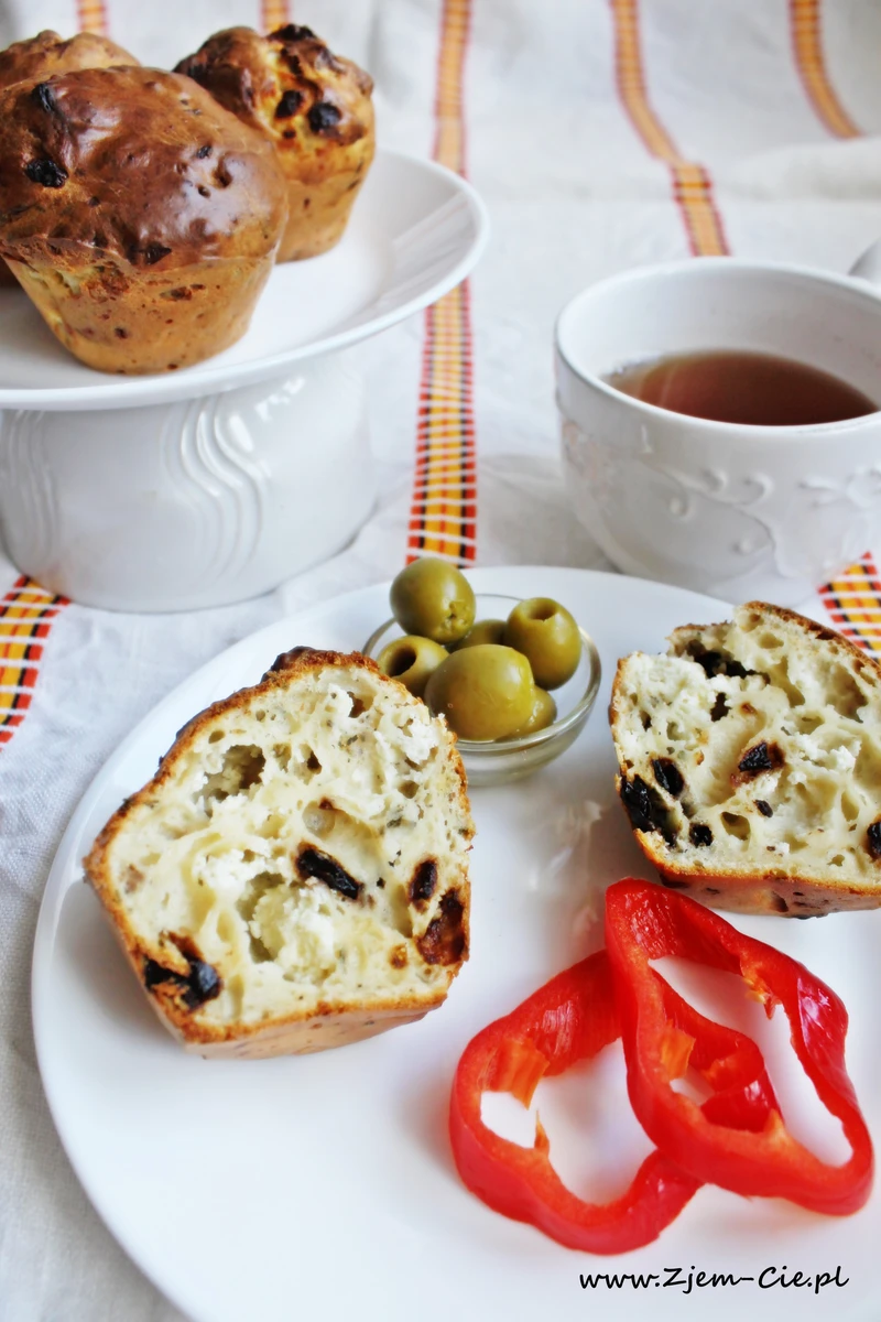 Muffinki z fetą i pomidorami- Twoje śniadanie prosto z piekarnika
