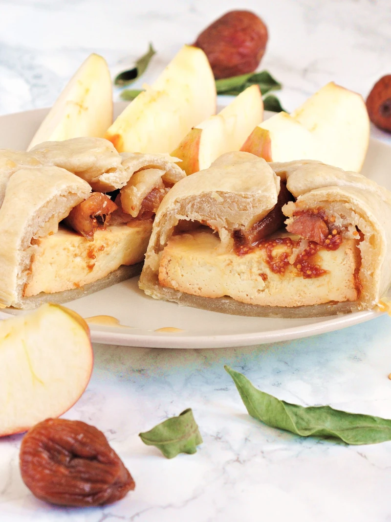 http://rabarbarowo.pl/pieczone-tofu-z-figami-w-ciescie/