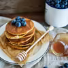 Orkiszowe pancakes z borówkami