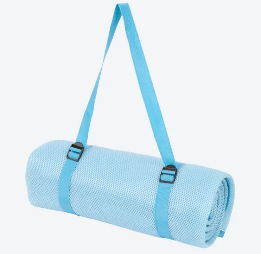 Zdjęcie Ten nowy koc z Action robi furorę na plażach! Nie łapie piachu i nie faluje na wietrze #2