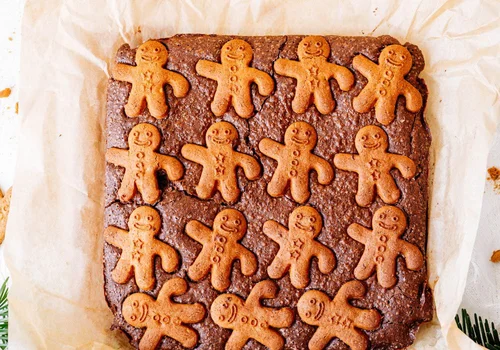 Piernikowe brownie z pierniczkami