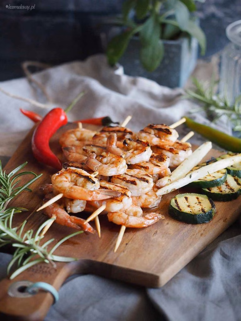 Grillowane krewetki w glazurze miodowo-piwnej