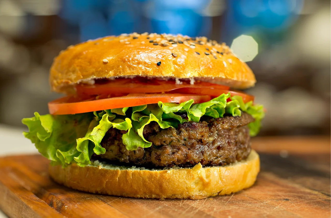 Światowy Dzień Hamburgera: Historia, Popularność i Współczesne Trendy