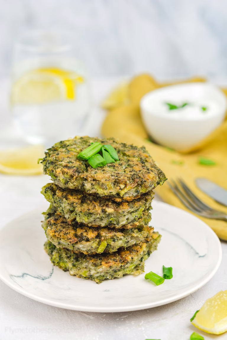 Bezglutenowe placuszki brokułowe z parmezanem