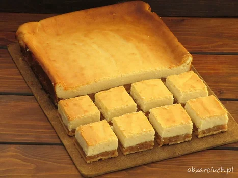 Sernik z jabłkami