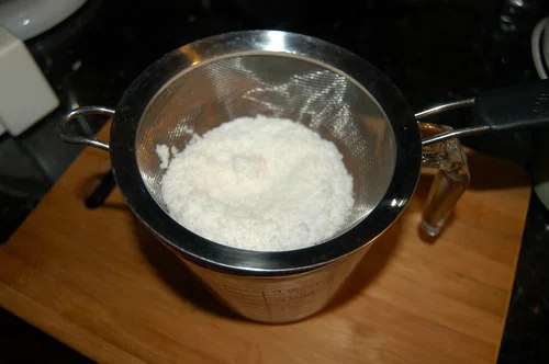 Zdrowe domowe mleko kokosowe – tylko dwa składniki