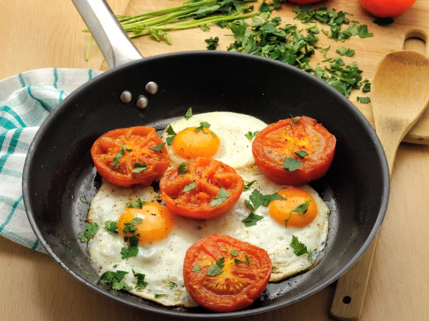 Sadzone Jajka z Pomidorami