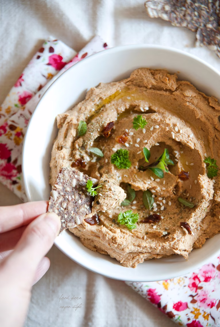 Hummus z suszonymi pomidorami
