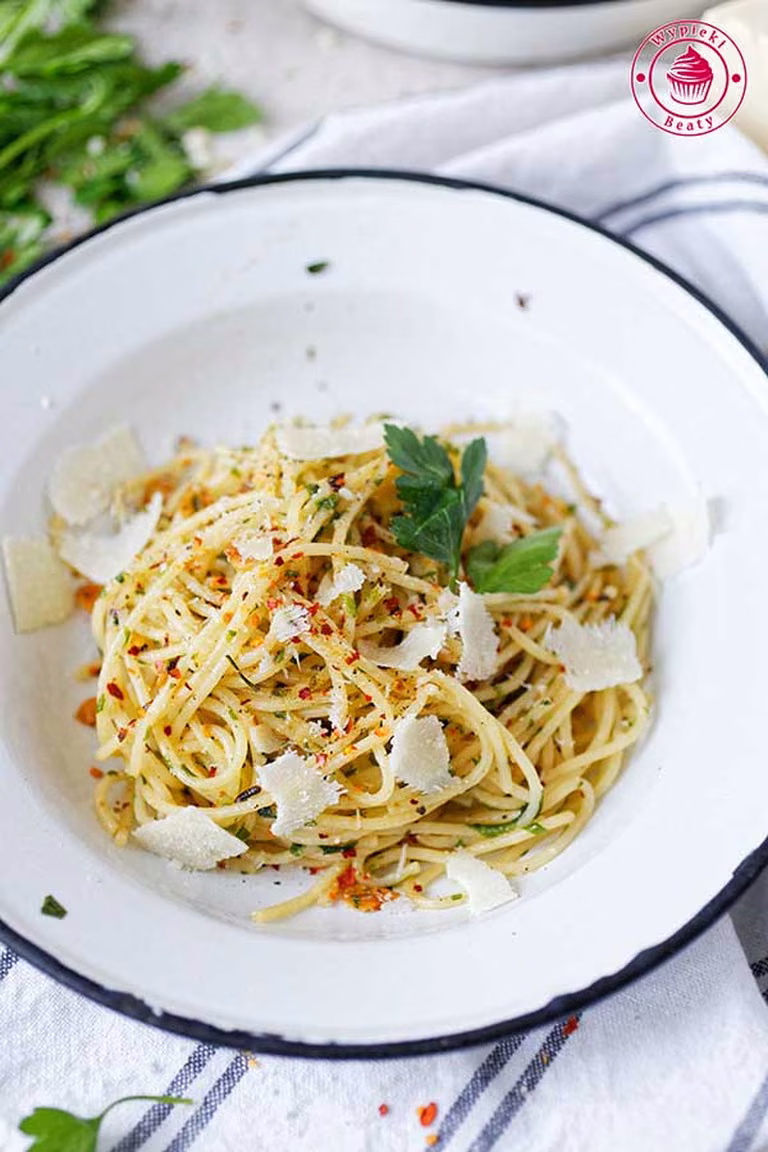Spaghetti aglio olio e peperoncino