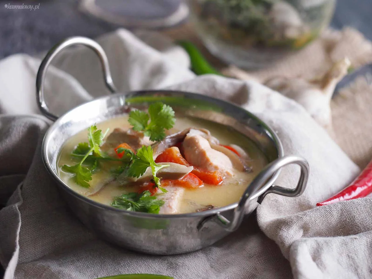Tajska zupa z łososiem