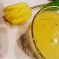 Żółte smoothie z marakują
