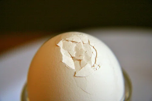 Co zrobić z pękniętymi jajkami?