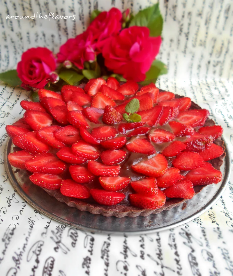 Tarta czekoladowa z truskawkami