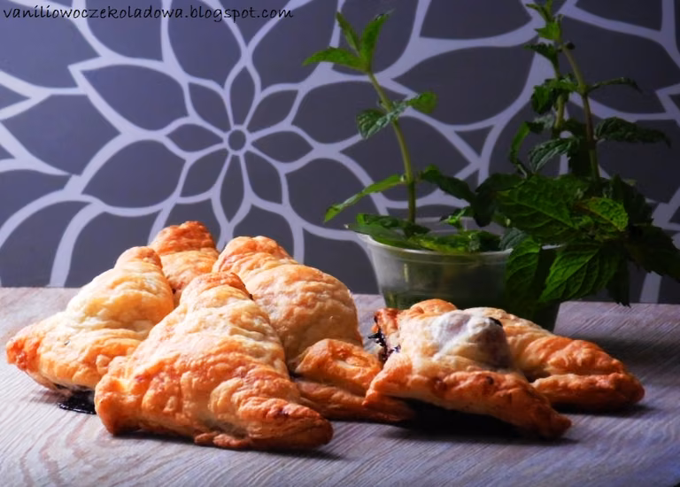 Empanadas z bananami i czekoladą (White sugar free)