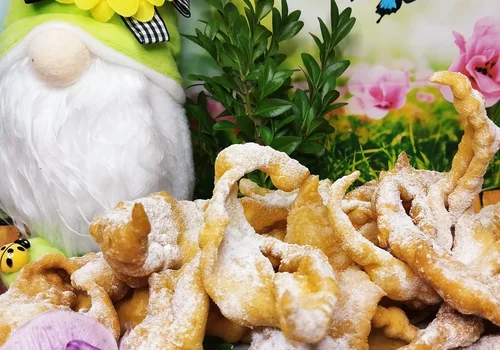 Faworki chrupiące z białka kurzego