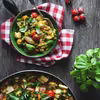 Warzywna paella z ciecierzycą i kaszą jaglaną