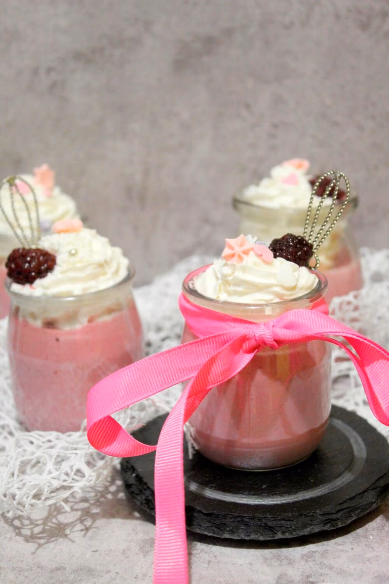 Jeżynowa panna cotta w słoiczkach