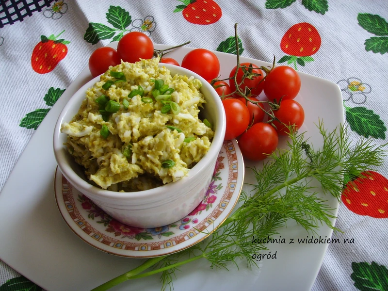 Pasta z brokuła z jajkiem i zieloną cebulką. Pasta brokułowa do pieczywa.