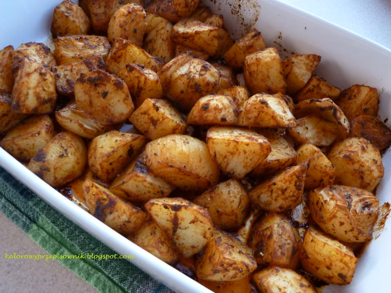 Pieczone ziemnaczki paprykowe z cebulką