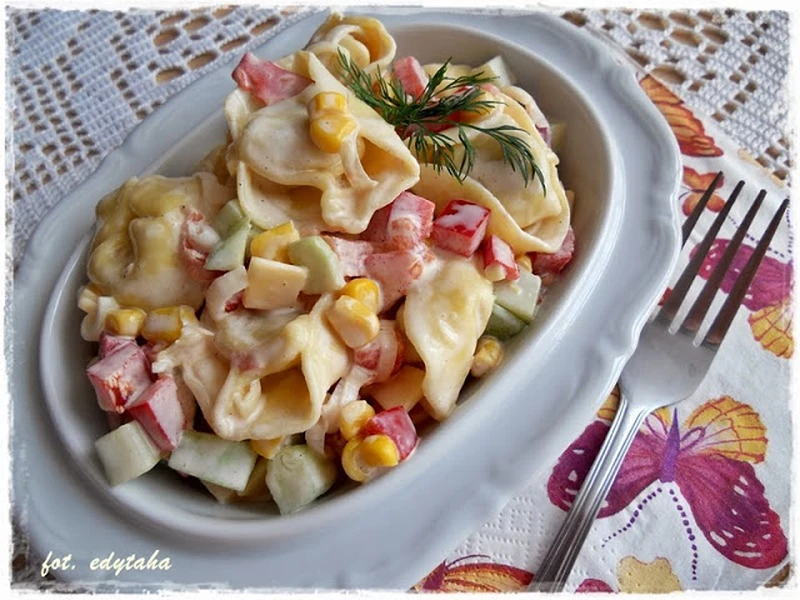 Sałatka z mięsnymi tortellini