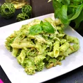 MAKARON Z PESTO BROKUŁOWO-PIETRUSZKOWYM I ŁOSOSIEM
