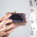 Polacy dostaną 4 tysiące złotych! Rekompensata za drożyznę!