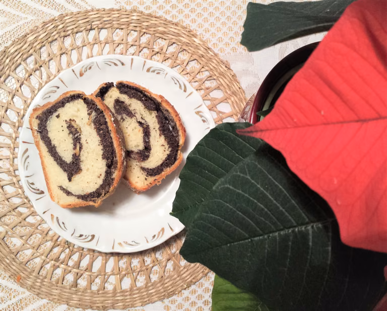 MAKOWIEC DROŻDŻOWY Z KRUSZONKĄ