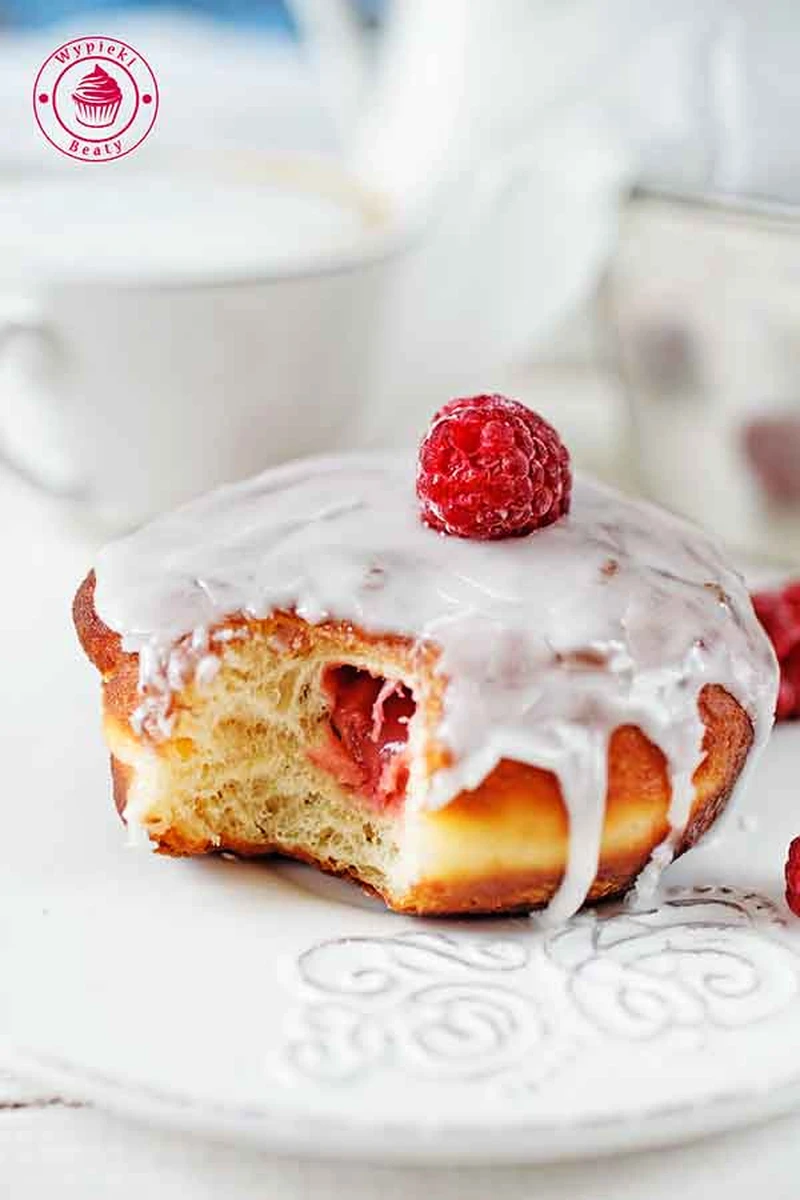 Pączki z kremem malinowym