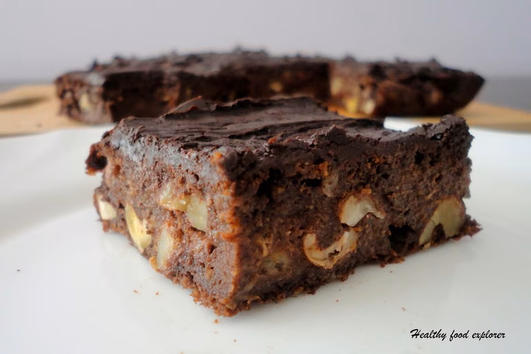 Wegańskie brownie bananowe z orzechami