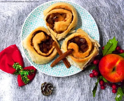 Ślimaczki szarlotki na drożdżowym, czyli Cinnamon & apple rolls buns