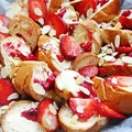 Zapiekanka z chleba z truskawkami
