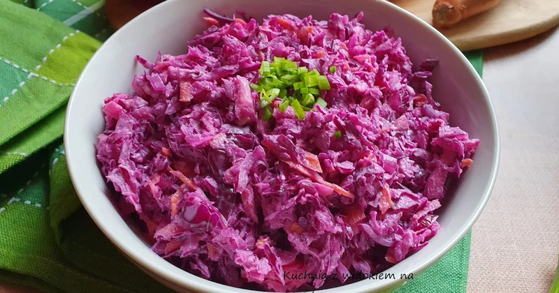 Surówka Coleslaw z czerwonej kapusty