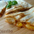 Qurrito czyli Quesadilla z kurczakiem, serem i kukurydzą