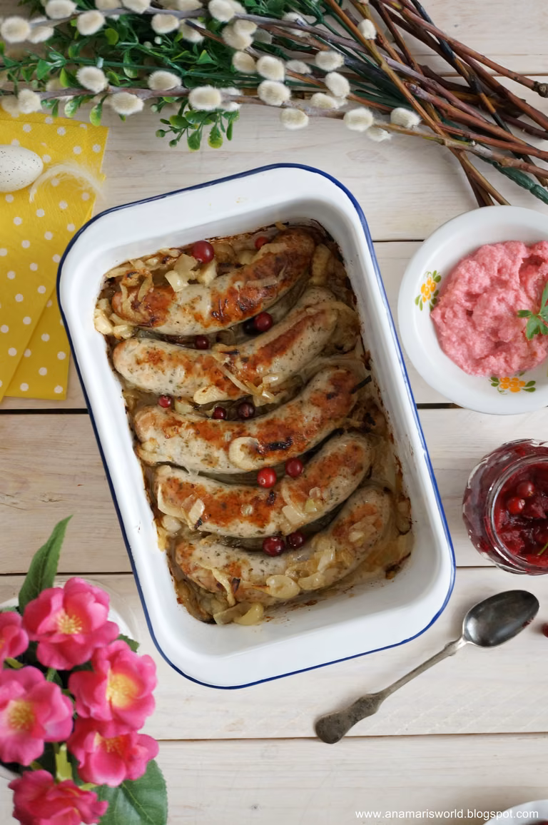 Pieczona biała kiełbasa z cebulką