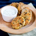 KOTLETY Z KASZY QUINOA Z FETĄ I SZPINAKIEM